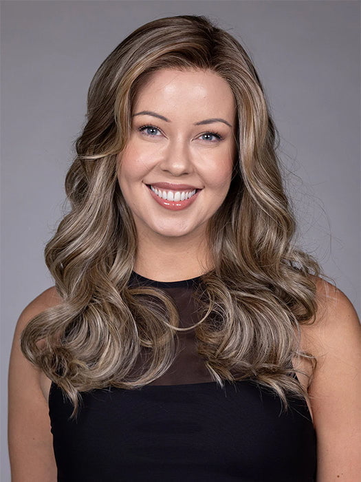 Model is wearing WITHERSPOON in BROWN SUGAR BLONDE-R | A warm, dimensional blend of medium brown and golden blonde highlights with natural-looking darker roots for depth and a sun-kissed finish.