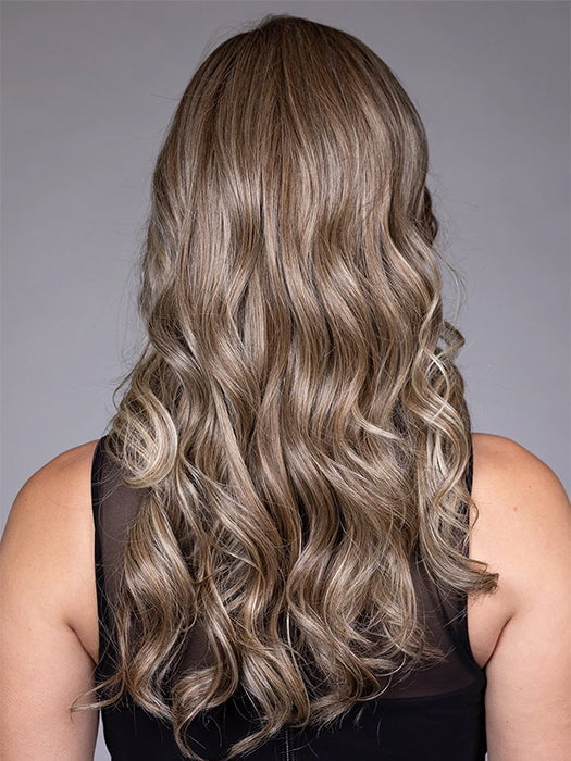 Model is wearing WITHERSPOON in BROWN SUGAR BLONDE-R | A warm, dimensional blend of medium brown and golden blonde highlights with natural-looking darker roots for depth and a sun-kissed finish.