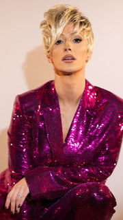 Jenna wearing DISC by ELLEN WILLE in CHAMPAGNE ROOTED | Light Beige Blonde, Medium Honey Blonde, and Platinum Blonde blend with Dark Roots