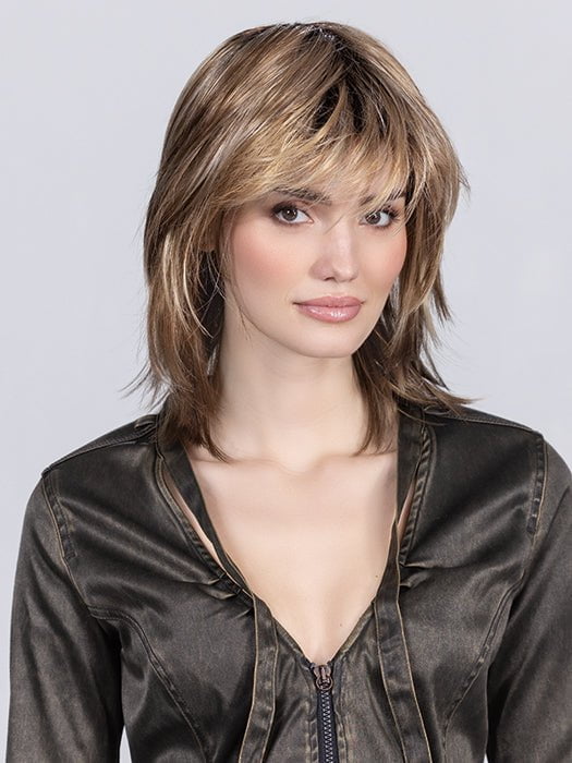 Model is wearing SAND MULTI ROOTED 12.22.31 | Lightest Brown and Light Neutral Blonde with Light Reddish Auburn Blend and Shaded Roots