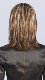 Model is wearing SAND MULTI ROOTED 12.22.31 | Lightest Brown and Light Neutral Blonde with Light Reddish Auburn Blend and Shaded Roots