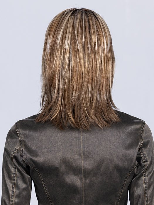 Model is wearing SAND MULTI ROOTED 12.22.31 | Lightest Brown and Light Neutral Blonde with Light Reddish Auburn Blend and Shaded Roots