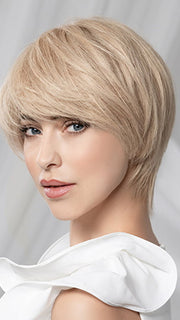 Model is wearing AWARD SMALL DELUXE by ELLEN WILLE in color PEARL BLONDE MIX 101.16.14 | Pearl Platinum with Medium Blonde and Medium Ash Blonde Blend