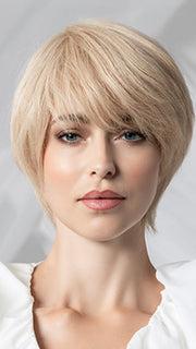 Model is wearing AWARD SMALL DELUXE by ELLEN WILLE in color PEARL BLONDE MIX 101.16.14 | Pearl Platinum with Medium Blonde and Medium Ash Blonde Blend