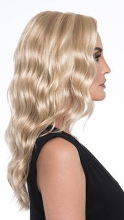 This lengthy stunner will have jaws dropping with envy. Glossy, cascading waves perfectly frame the face