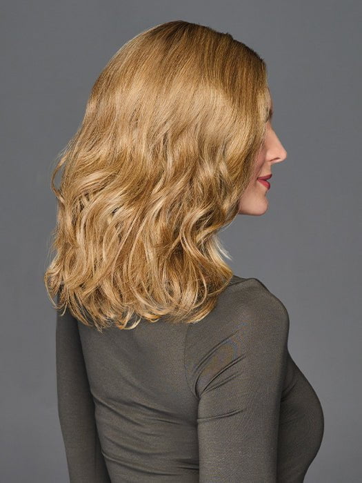 Pre-styled soft waves make this a total time saver when you want coverage and volume