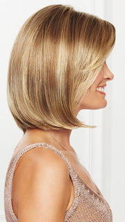 Side sweeping fringe, this timeless silhouette includes subtly textured lengths that fall into place with a gentle shake