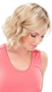 12FS8 | Light Gold Brown, Light Natural Gold Blonde and Pale Natural Gold-Blonde Blend, Shaded with Medium Brown