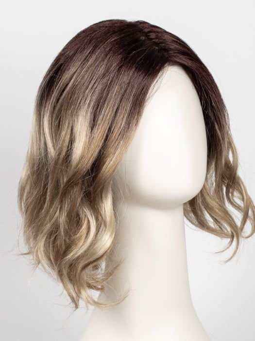CREAMY-TOFFEE-R | Light Platinum Blonde blended with Light Honey Blonde and Dark Brown Roots