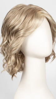 22F16  | Medium Natural Gold Blonde and Pale Natural Blonde Blend with Pale Natural Blonde Tips