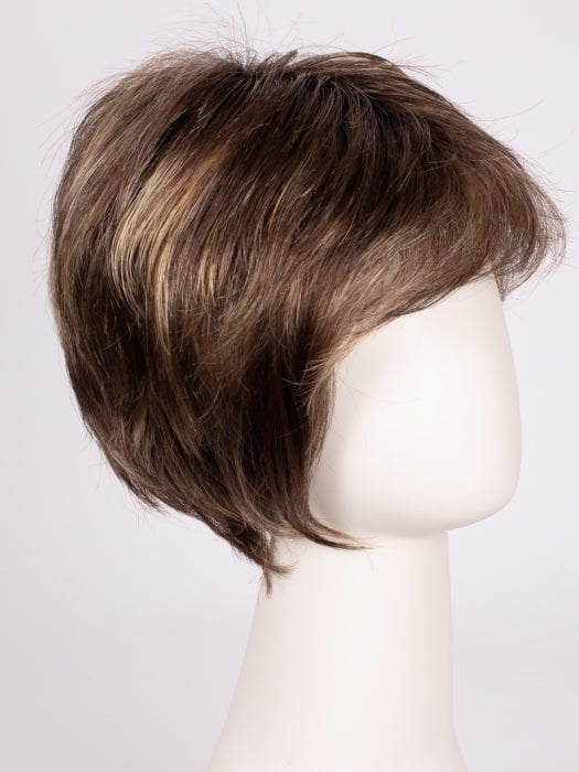 SS8/25 SHADED GOLDEN WALNUT | Rich Medium Brown Evenly Blended with Golden Blonde Highlights with dark roots