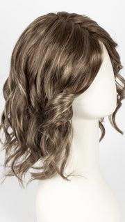 10RH16 ALMONDINE | Light Brown with 33% Light Natural Blonde Highlights