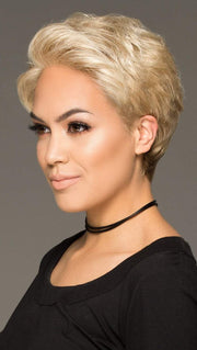ACCLAIM by GABOR in G16+ HONEY MIST | Medium blonde base w/ light golden blonde highlights