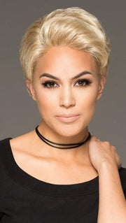 ACCLAIM by GABOR in G16+ HONEY MIST | Medium blonde base w/ light golden blonde highlights