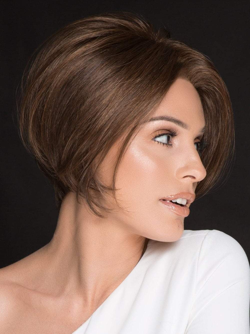 Rich by Ellen Wille is a lightweight asymmetrical style with a long fringe that falls perfectly along the face