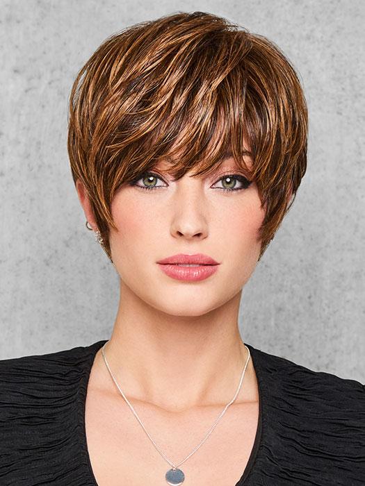 FEATHERED CUT by Hairdo in R829S GLAZED HAZELNUT | Medium brown with ginger highlighting on top