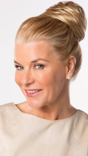 HONEY-DO BUN by Toni Brattin in 931 MEDIUM BLONDE | Golden blonde with lighter blonde highlights