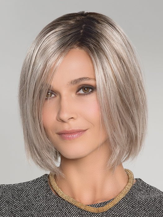 IVORY GREY SHADED 101.14 | Pearl platinum and dark ash blonde blend with dark shaded roots