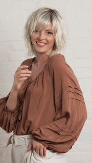 JONES by Estetica in SUNLIT-BLONDE | Soft Blend of Sandy Blonde, Lightest Blonde and Iced Blonde with a Light Golden Brown Root