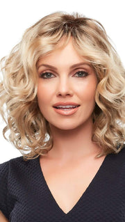 You’ll love the loose and effortless beach waves and casual chic look of this wig