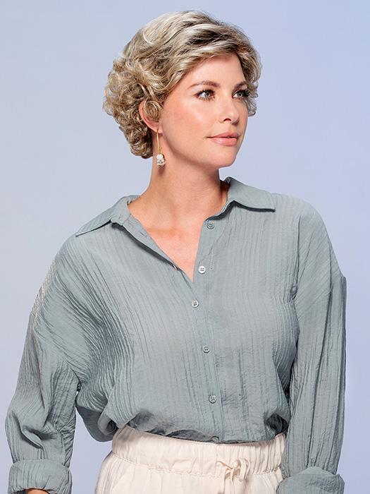 An ultra-lightweight, curly bouffant style with all-over layering, a classic look, flared ends and soft volume