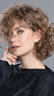 The barrel-like curls have a beautiful shape without being too heavy