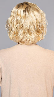 GL613-88SS CHAMPAGNE BLONDE | Dark Golden Blonde base blends into Light Golden Blonde with glints of Platinum Blonde