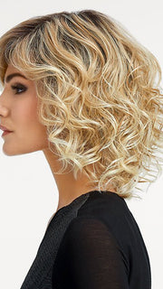 The slight waves and textured layered cut create a natural movement for maximum styling options
