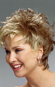 Color R13F25 = Praline Foil: Neutral medium blonde with pale gold highlights around the face