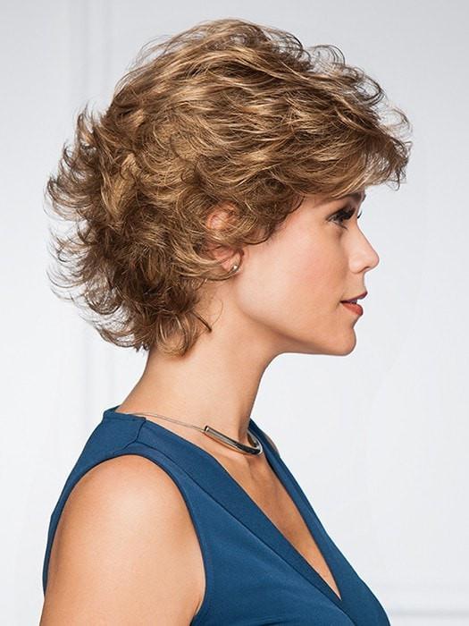 Softly curled, layered cut | Color: GL14/16