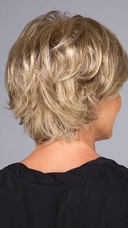 Tapered layers from the crown to the neckline | Color: GL15-26