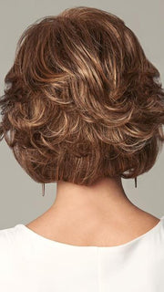 The length is ideal for all face shapes and all seasons | Color: GL27/29
