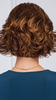 Layered waves and natural body for a flattering shape| Color: GL8/29