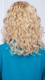 GL14/22SS SHADOW SHADE SANDY BLONDE | Dark golden blonde base blends into multi-dimensional tones of medium gold blonde and light beige blonde