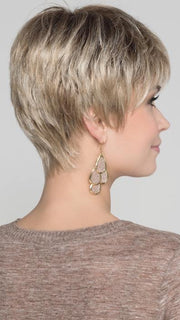 BO MONO by ELLEN WILLE in SANDY BLONDE ROOTED | Medium Honey Blonde, Light Ash Blonde, and Lightest Reddish Brown blend