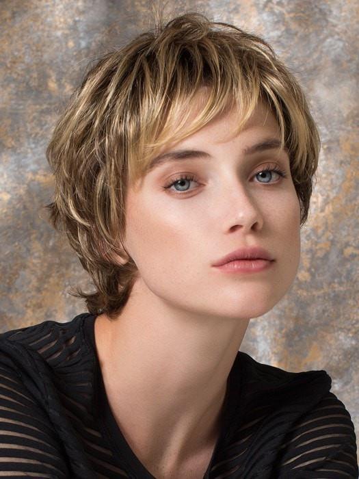 CLUB 10 by Ellen Wille in BERNSTEIN ROOTED | Light Brown Base with Subtle Light Honey Blonde and Light Butterscotch Blonde Highlights and Dark Roots