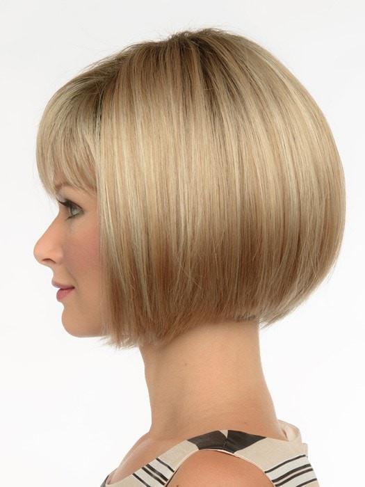 Straight choppy layering adds a chic appearance to this classic cut. | Color: Sparkling Champagne