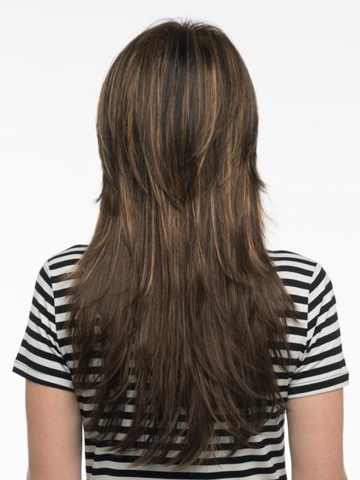Shorter layers add shape and movement to this long length | Color: Chocolate Caramel