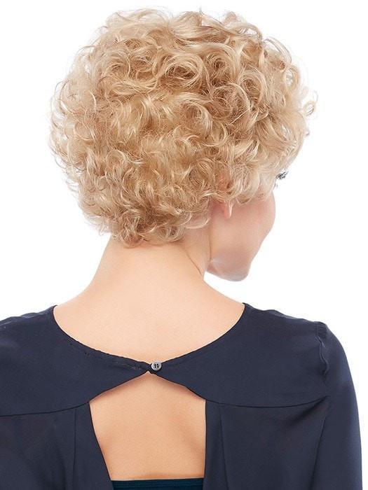 All-over curls with volume | Color: 22F16