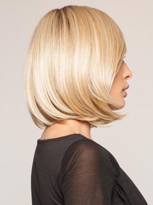 Sleek layers are softly layered on the ends | Color SS14/88
