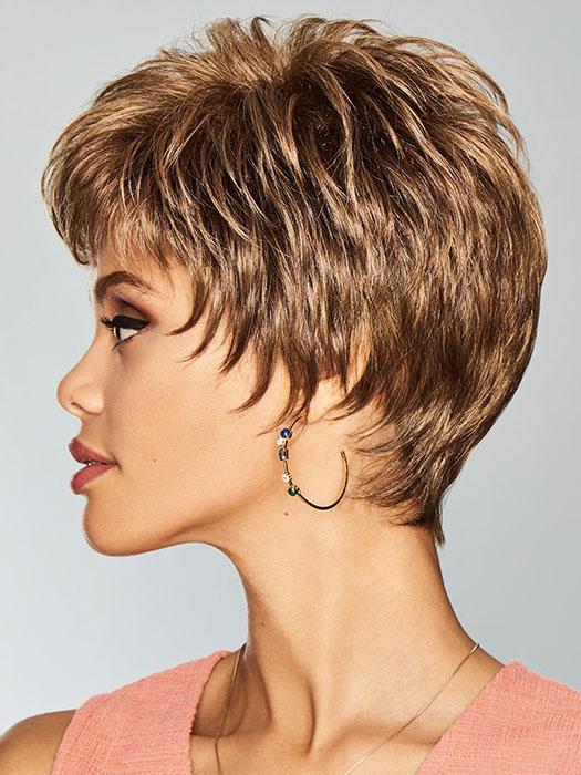 With tapered ends that highlight the cheekbones, the sculpted waves bring a modern twist to the classic pixie