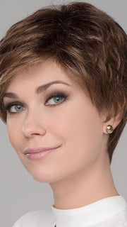 A sophisticated look with layers and body all through the top & crown area