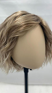 CANDY BLONDE TIPPED 101.27.60 | Pearl platinum blonde mixed with light reddish brown and pure white