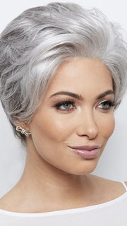 This classy synthetic wig features a gorgeous lace front hairline