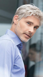 A short, casual men's wig