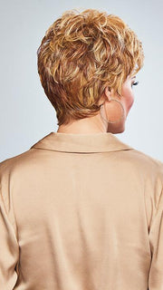 DARK-BLONDE | Honey Blonde highlighted by the sun