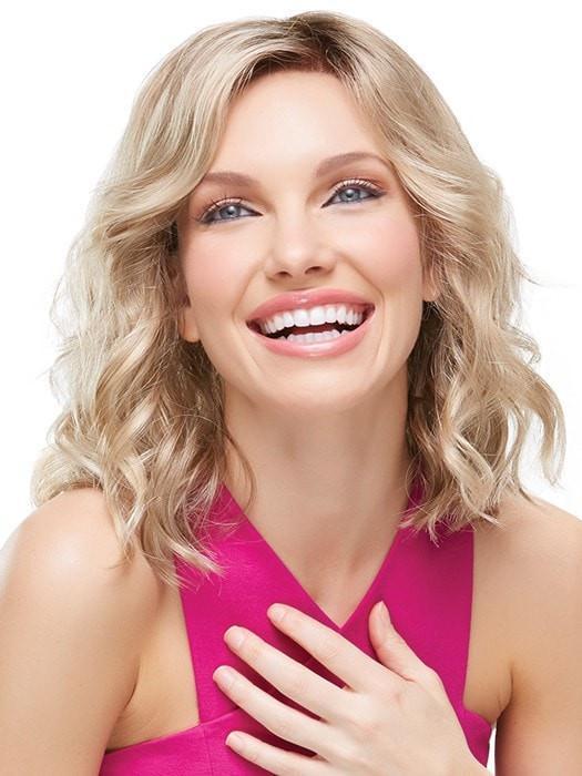 Long layers around the face are curled away for a flattering look | Color: 12FS8