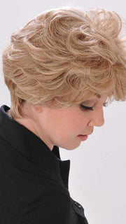 The long crown layers blend in with the layers at the neckline | Color:10/16